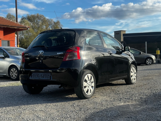 Toyota Yaris 1.0 Бензин/Климатик/Италия - автомобили, коли, обяви за нови и употребявани 4