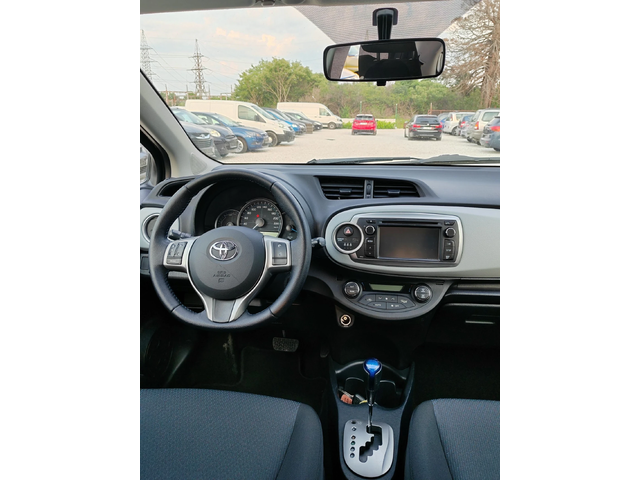 Toyota Yaris 1.5, 75к.с. Хибрид - автомобили, коли, обяви за нови и употребявани 9