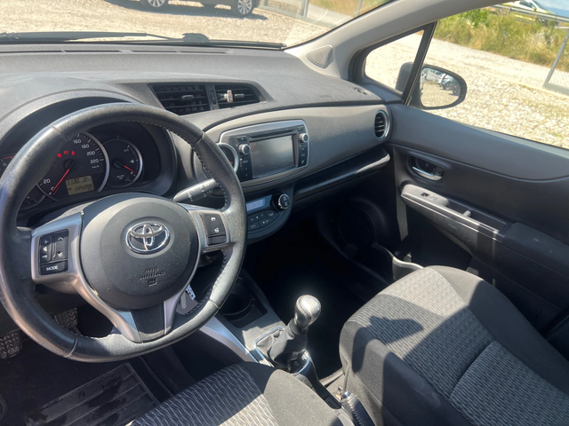 Toyota Yaris 1.0 VVTI - автомобили, коли, обяви за нови и употребявани 10