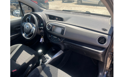 Toyota Yaris 1.0 VVTI - автомобили, коли, обяви за нови и употребявани 12
