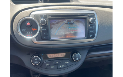 Toyota Yaris 1.0 VVTI - автомобили, коли, обяви за нови и употребявани 15