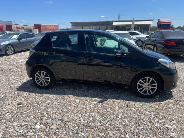 Toyota Yaris 1.0 VVTI - автомобили, коли, обяви за нови и употребявани 3