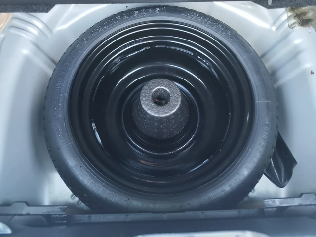 Toyota Yaris 1.4D-4D* KLIMA* - автомобили, коли, обяви за нови и употребявани 11