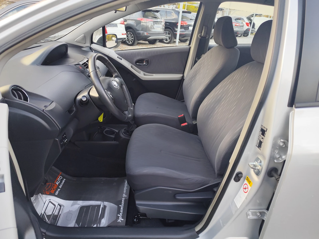 Toyota Yaris 1.4D-4D* KLIMA* - автомобили, коли, обяви за нови и употребявани 6