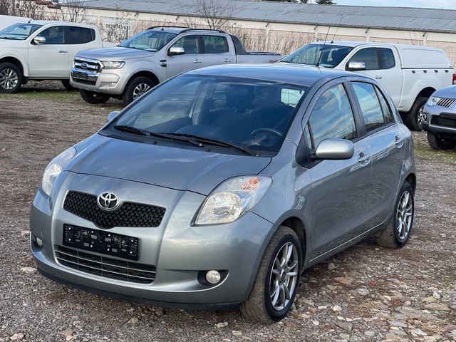 Toyota Yaris 1.0 VVT-i - автомобили, коли, обяви за нови и употребявани 0
