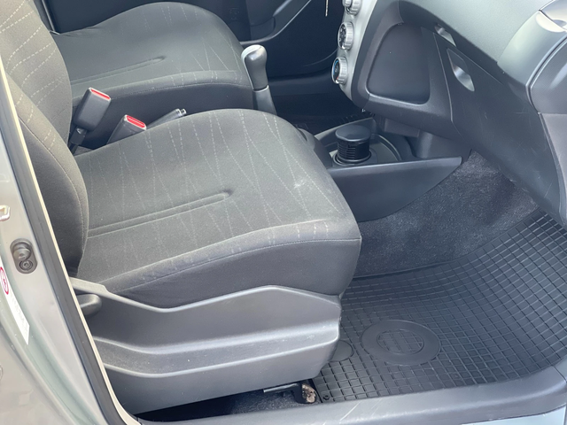 Toyota Yaris 1.0 VVT-i - автомобили, коли, обяви за нови и употребявани 11