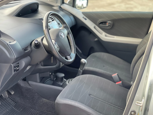 Toyota Yaris 1.0 VVT-i - автомобили, коли, обяви за нови и употребявани 12