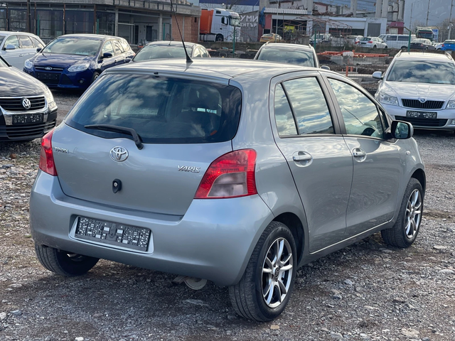 Toyota Yaris 1.0 VVT-i - автомобили, коли, обяви за нови и употребявани 3