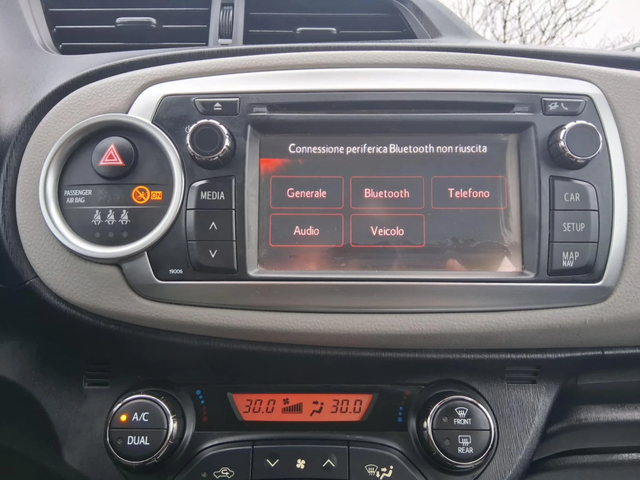 Toyota Yaris Navi* kamera* - автомобили, коли, обяви за нови и употребявани 13