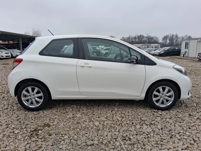 Toyota Yaris Navi* kamera* - автомобили, коли, обяви за нови и употребявани 6