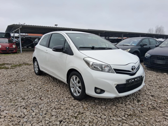 Toyota Yaris Navi* kamera* - автомобили, коли, обяви за нови и употребявани 7