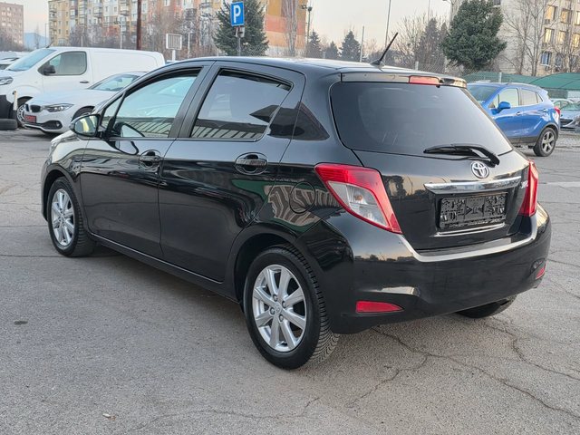 Toyota Yaris 1.3i 100k.c EURO 5B ITALIA - автомобили, коли, обяви за нови и употребявани 5