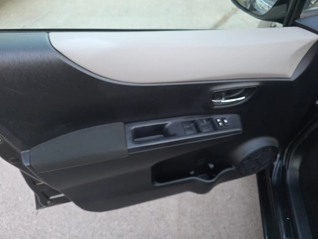 Toyota Yaris 1.3i 100k.c EURO 5B ITALIA - автомобили, коли, обяви за нови и употребявани 7