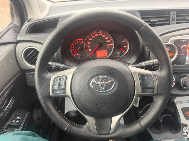 Toyota Yaris 1.0 VVTI - автомобили, коли, обяви за нови и употребявани 11