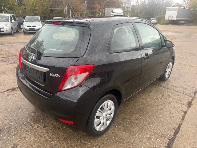 Toyota Yaris 1.0 VVTI - автомобили, коли, обяви за нови и употребявани 5