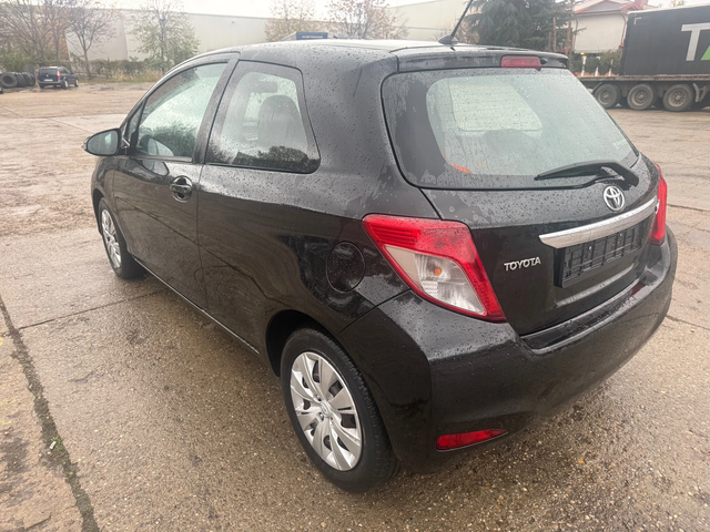 Toyota Yaris 1.0 VVTI - автомобили, коли, обяви за нови и употребявани 7