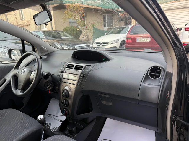 Toyota Yaris 1.3VVTI FACELIFT 101HP - автомобили, коли, обяви за нови и употребявани 11