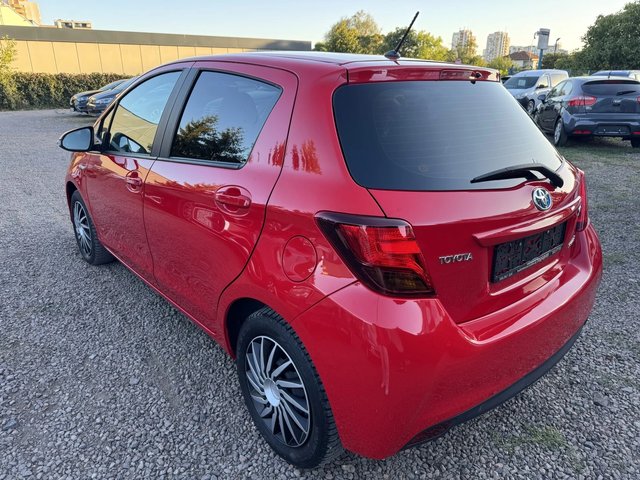 Toyota Yaris 1.5i Hybrid - автомобили, коли, обяви за нови и употребявани 3