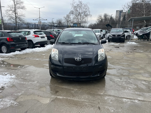 Toyota Yaris 1.0 - автомобили, коли, обяви за нови и употребявани 1