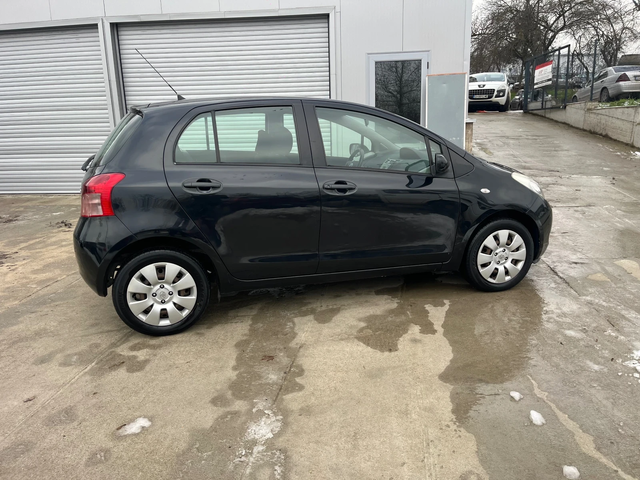 Toyota Yaris 1.0 - автомобили, коли, обяви за нови и употребявани 3