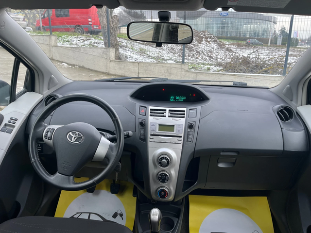 Toyota Yaris 1.0 - автомобили, коли, обяви за нови и употребявани 6