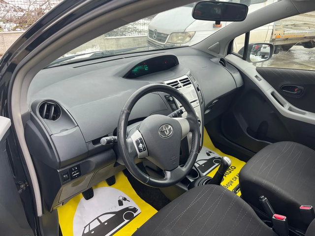 Toyota Yaris 1.0 - автомобили, коли, обяви за нови и употребявани 7