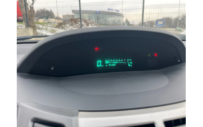 Toyota Yaris 1.0 - автомобили, коли, обяви за нови и употребявани 9