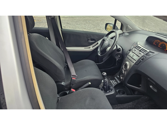 Toyota Yaris 1.4D4D---EVRO 5 - автомобили, коли, обяви за нови и употребявани 5