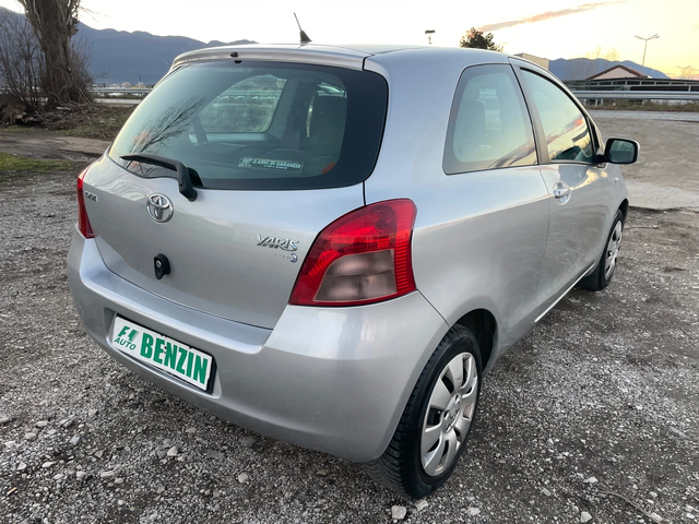 Toyota Yaris 1.3VVTI-KLIMA-ITALIA - автомобили, коли, обяви за нови и употребявани 7
