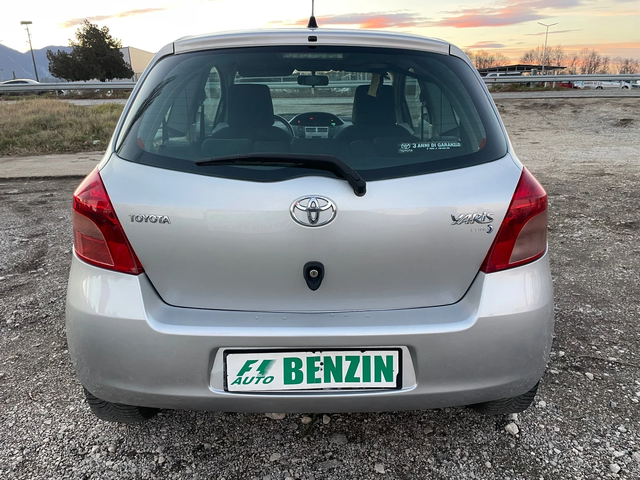 Toyota Yaris 1.3VVTI-KLIMA-ITALIA - автомобили, коли, обяви за нови и употребявани 8
