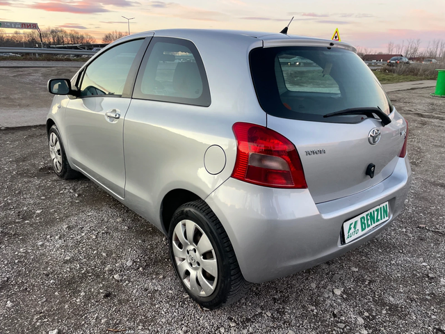 Toyota Yaris 1.3VVTI-KLIMA-ITALIA - автомобили, коли, обяви за нови и употребявани 9