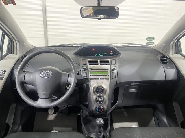 Toyota Yaris 1.0 - автомобили, коли, обяви за нови и употребявани 6