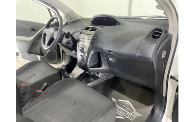 Toyota Yaris 1.0 - автомобили, коли, обяви за нови и употребявани 7