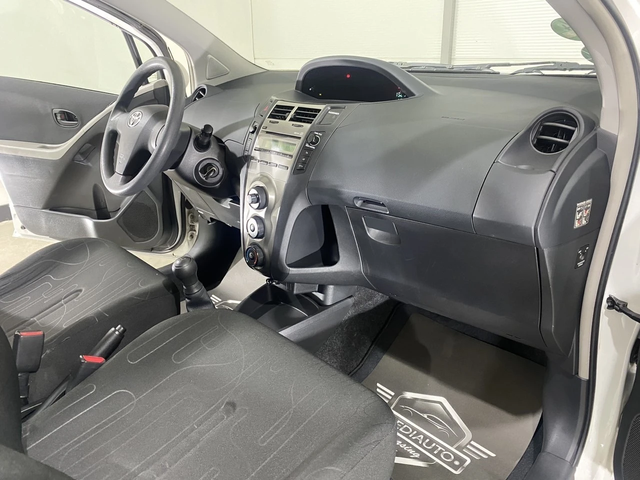 Toyota Yaris 1.0 - автомобили, коли, обяви за нови и употребявани 7