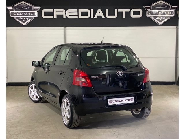 Toyota Yaris 1.3i - автомобили, коли, обяви за нови и употребявани 3