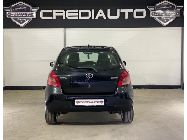 Toyota Yaris 1.3i - автомобили, коли, обяви за нови и употребявани 4