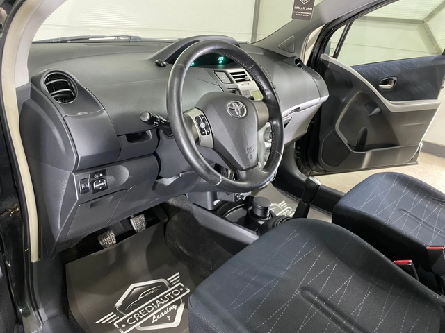 Toyota Yaris 1.3i - автомобили, коли, обяви за нови и употребявани 6