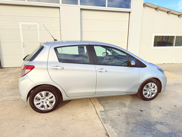 Toyota Yaris 1.4d4d * 150 000km* NAVI* UNIKAT* - автомобили, коли, обяви за нови и употребявани 13