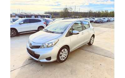toyota-yaris - 1