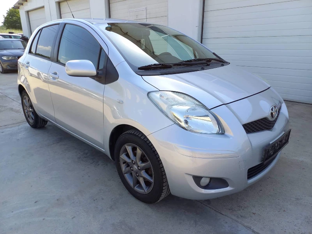 Toyota Yaris 1.3vvt-i 101k* FACE* UNIKAT* - автомобили, коли, обяви за нови и употребявани 10