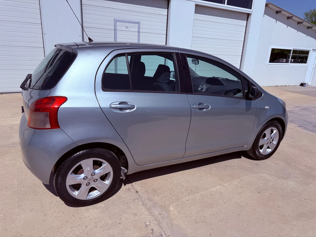 Toyota Yaris 1.3vvt-i 87k.c UNIKAT - автомобили, коли, обяви за нови и употребявани 13