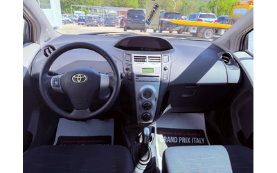 Toyota Yaris 1.3vvt-i 87k.c UNIKAT - автомобили, коли, обяви за нови и употребявани 8