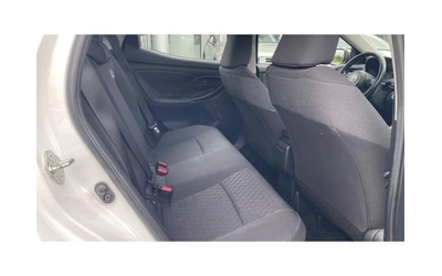 Toyota Yaris 1.5 HEV - автомобили, коли, обяви за нови и употребявани 9