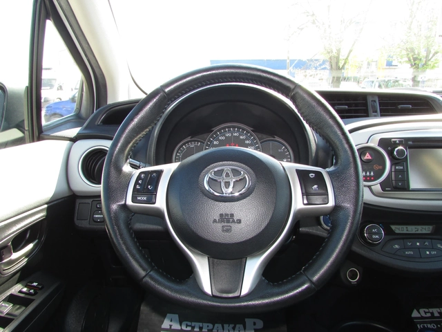 Toyota Yaris 1.5i HYBRID - автомобили, коли, обяви за нови и употребявани 11