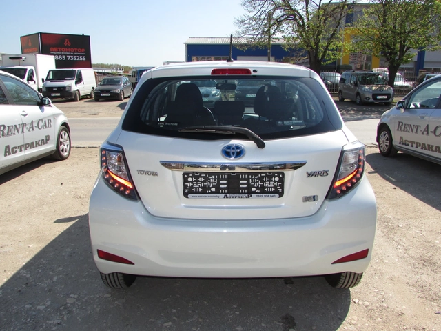 Toyota Yaris 1.5i HYBRID - автомобили, коли, обяви за нови и употребявани 3