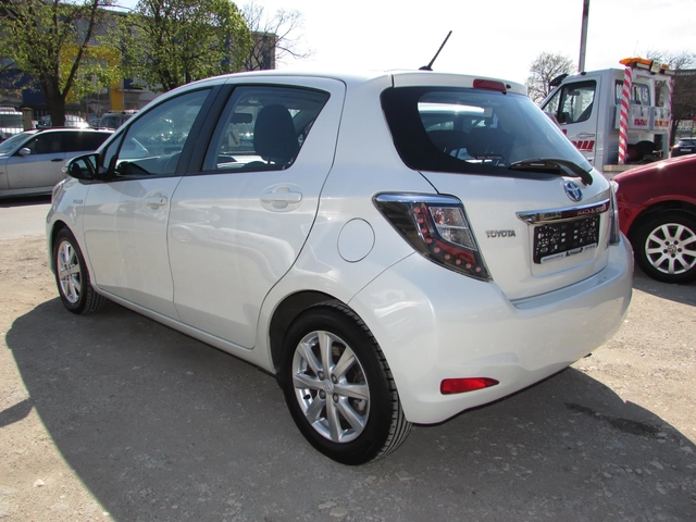 Toyota Yaris 1.5i HYBRID - автомобили, коли, обяви за нови и употребявани 5