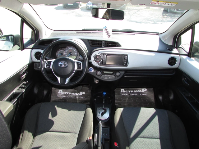 Toyota Yaris 1.5i HYBRID - автомобили, коли, обяви за нови и употребявани 6