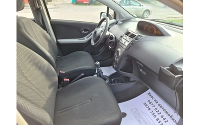 Toyota Yaris 1.3i - автомобили, коли, обяви за нови и употребявани 11
