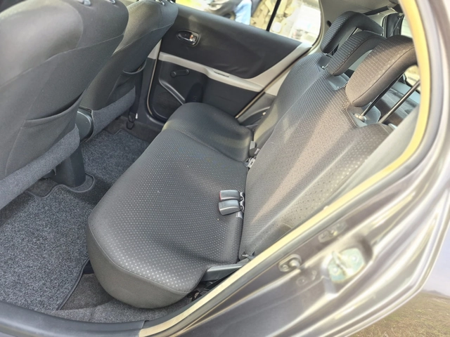 Toyota Yaris 1.3i - автомобили, коли, обяви за нови и употребявани 12