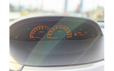 Toyota Yaris 1.3i - автомобили, коли, обяви за нови и употребявани 13